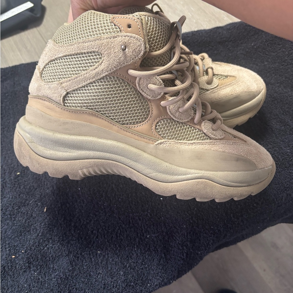 Yeezy Boots - Picture 2 of 5